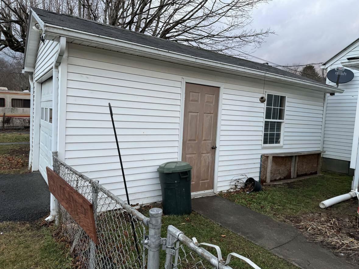 Property Photo:  306 Logan Street  WV 25984 