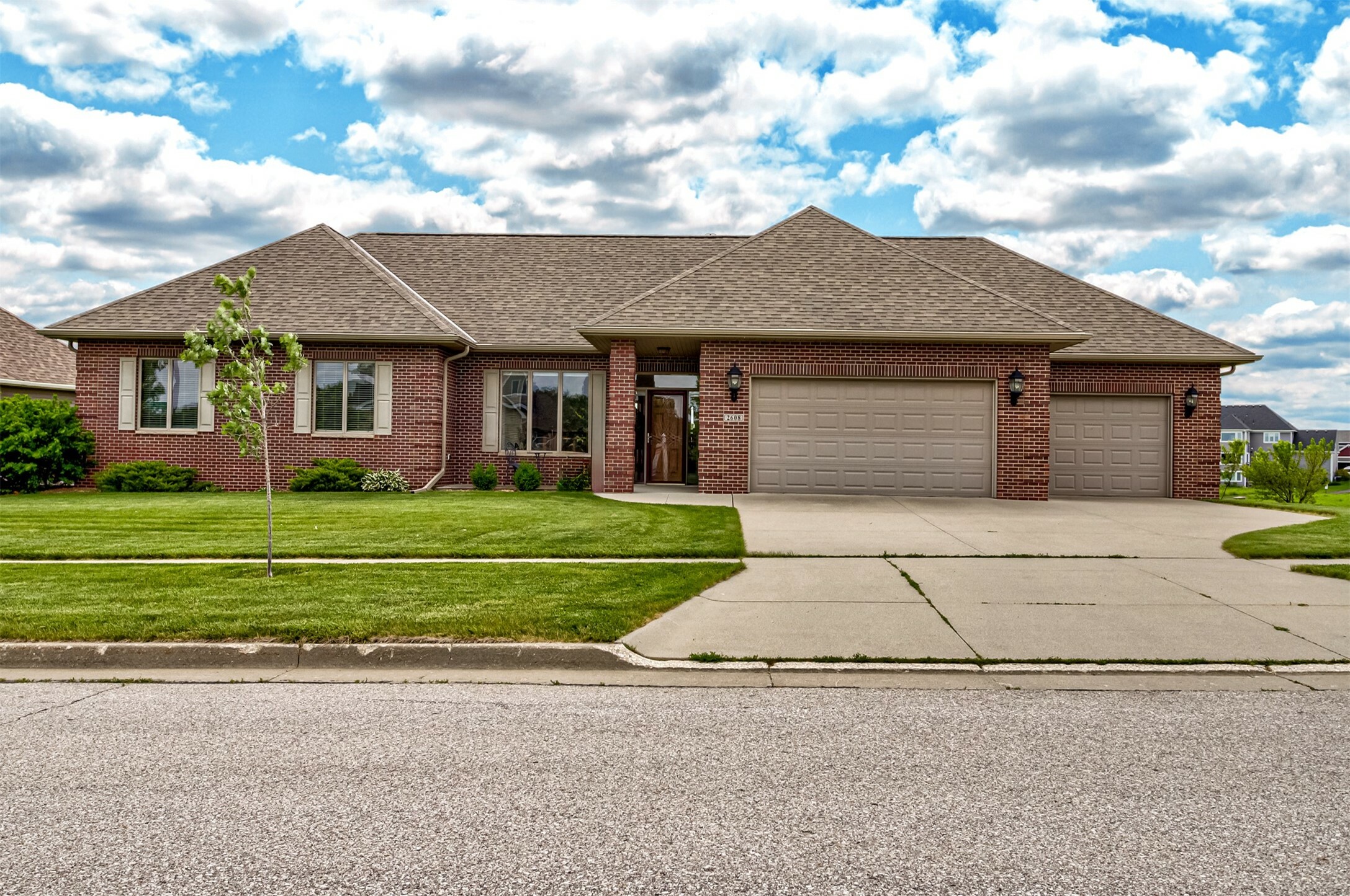 Property Photo: 2608 Cottonwood Road IA 50014