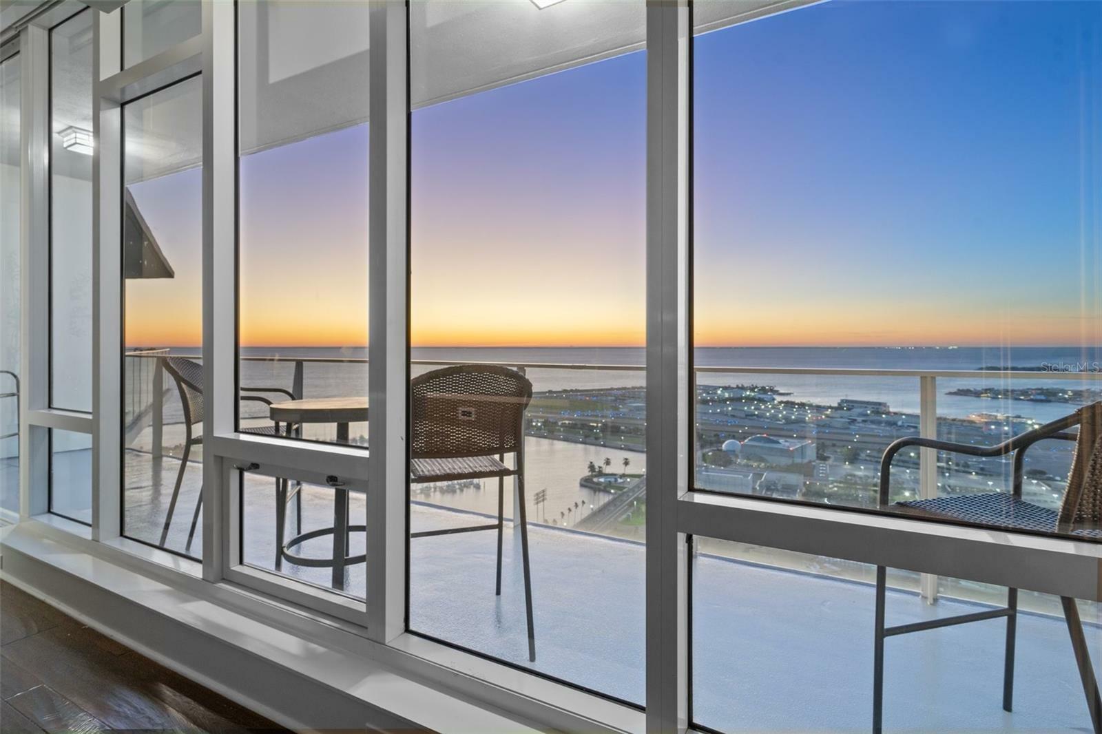 Property Photo: 175 1st Street S 3402 FL 33701