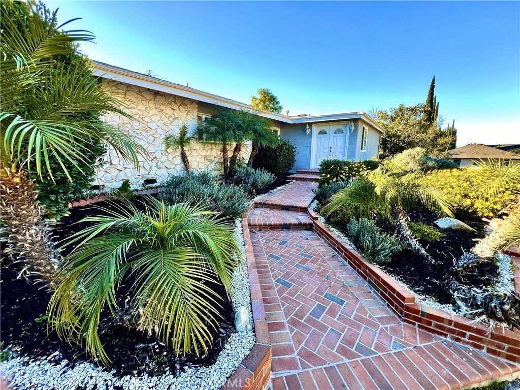 3524 Caribeth Drive  Encino CA 91436 photo