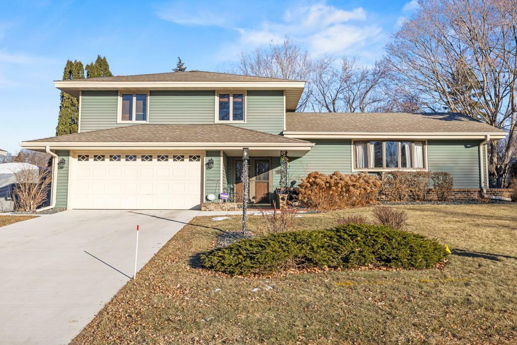 Property Photo:  541 Woodhill Drive  MN 55113 