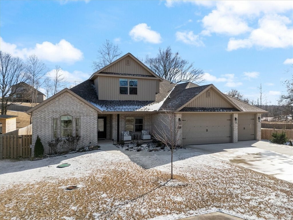 Property Photo:  1002 Red Oak Loop  AR 72762 