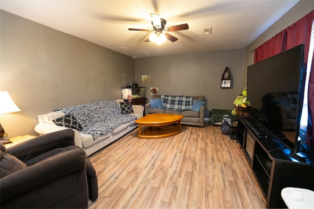 Property Photo:  611 Lewis Street  AR 72753 