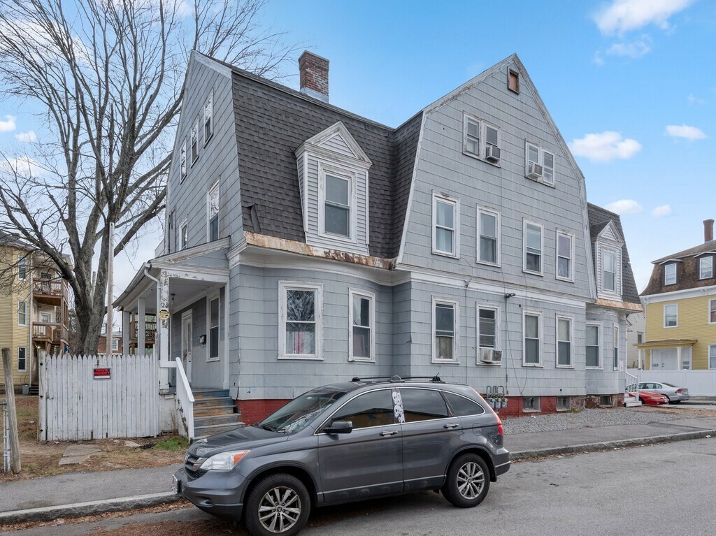 Property Photo:  22 Russell St  MA 01609 