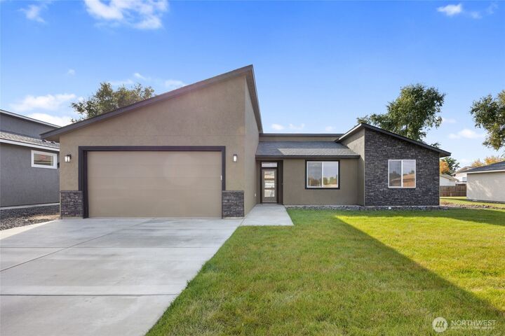 Property Photo:  522 S Dorsing Street  WA 98837 