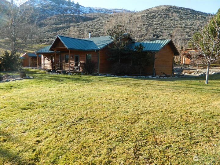 Property Photo:  851 C  Highway 7  WA 98855 