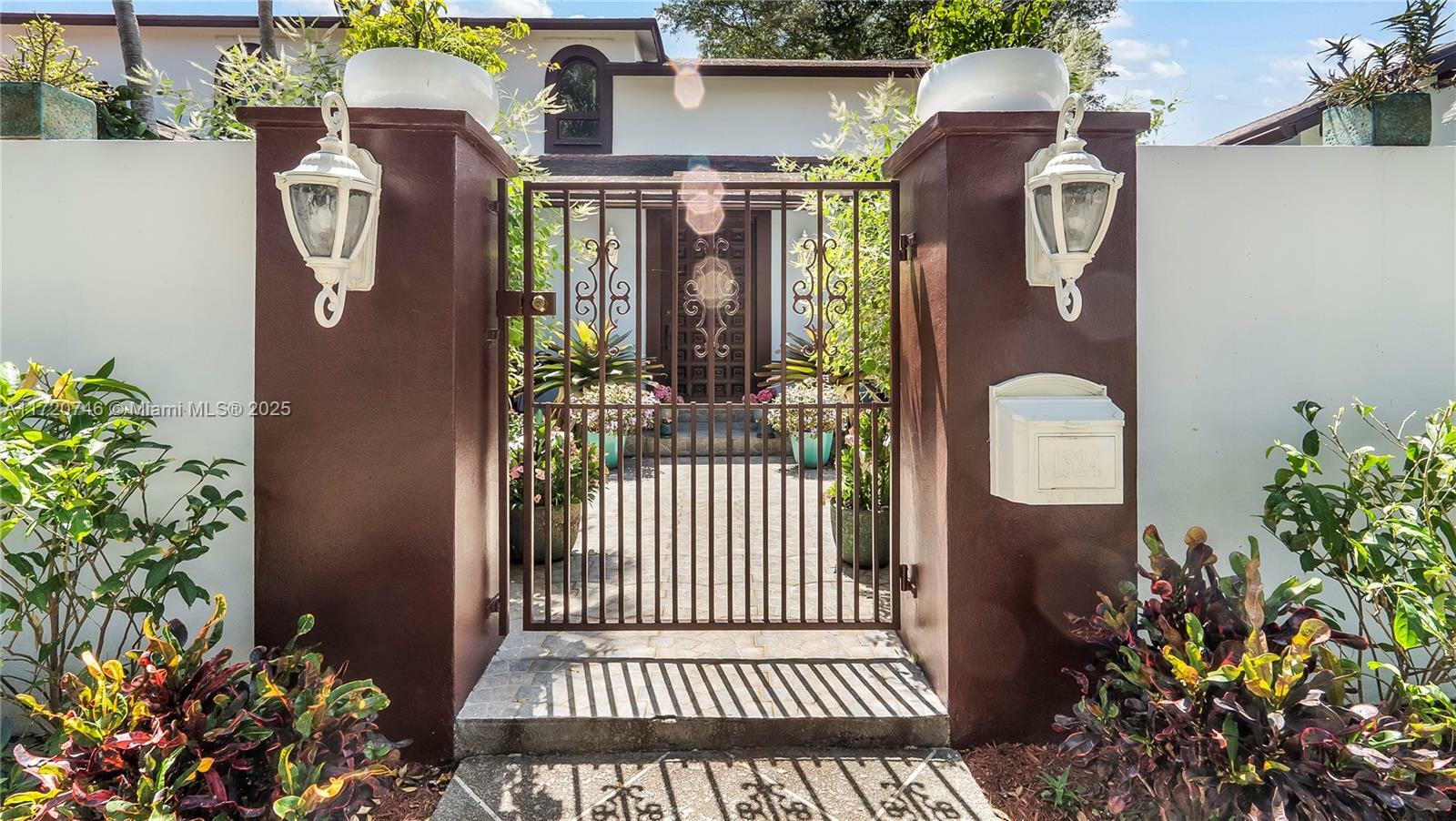 Property Photo: 1524 39th St FL 33407