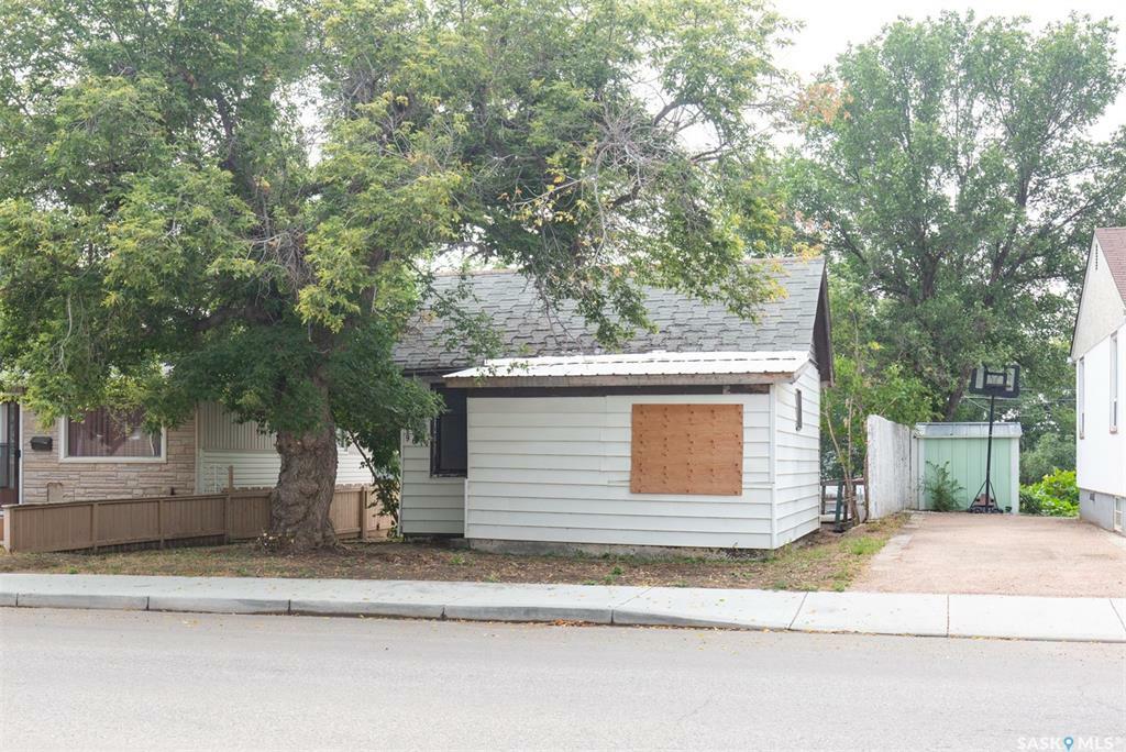 Property Photo:  961 Caribou Street W  SK S6H 2L4 