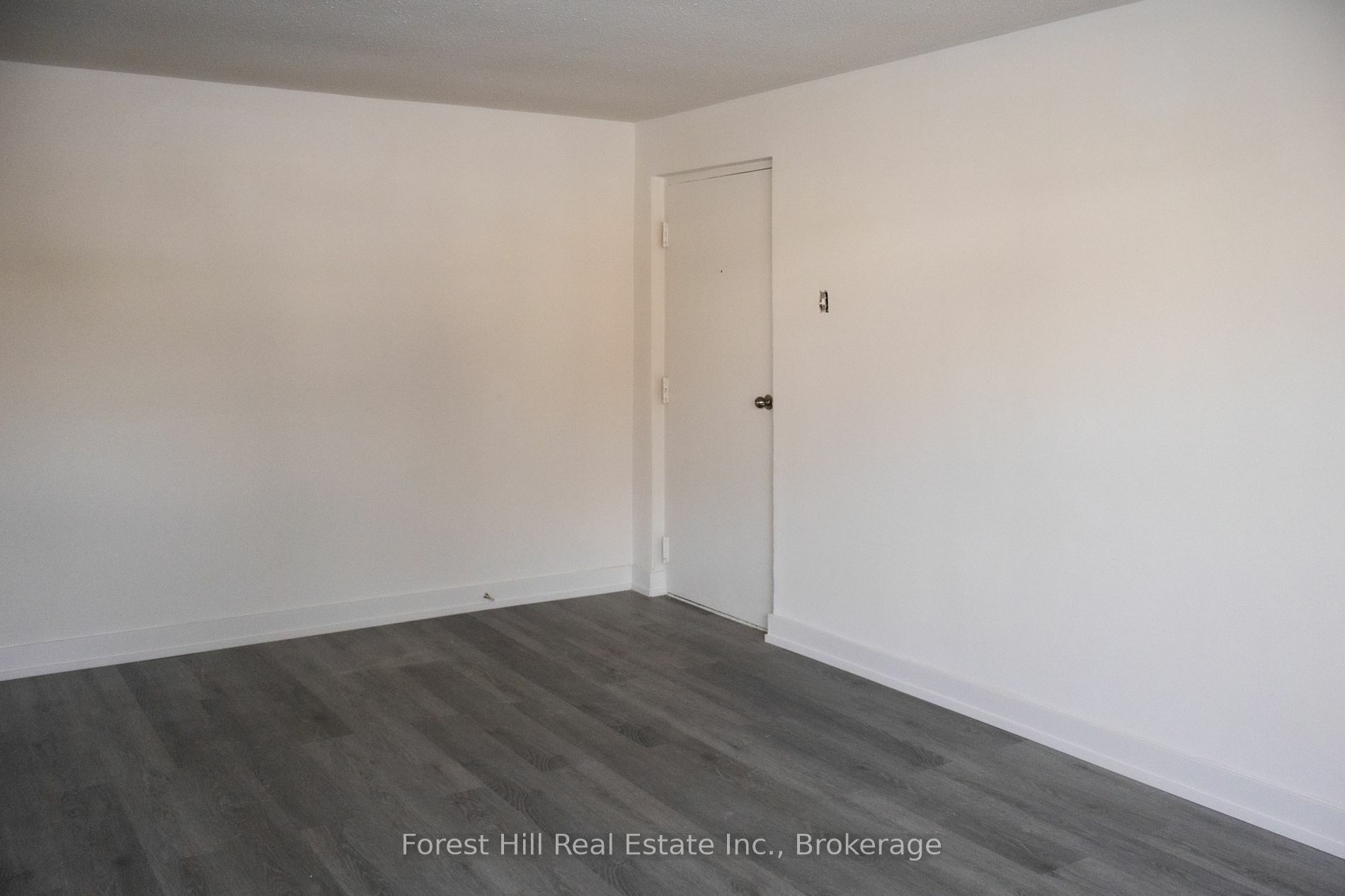 Property Photo:  176 Eighth St 102  ON L9Y 2C8 