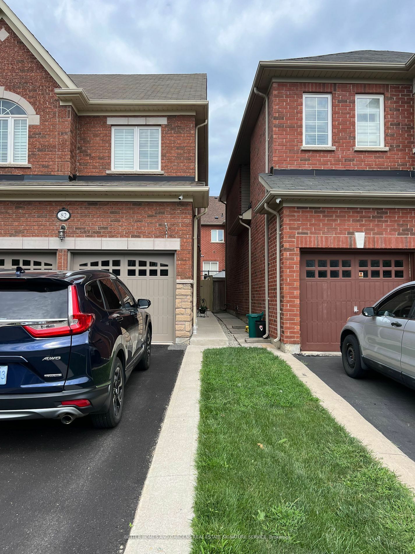 Photo de la propriété:  82 Chalkfarm Cres  ON L7A 3W1 