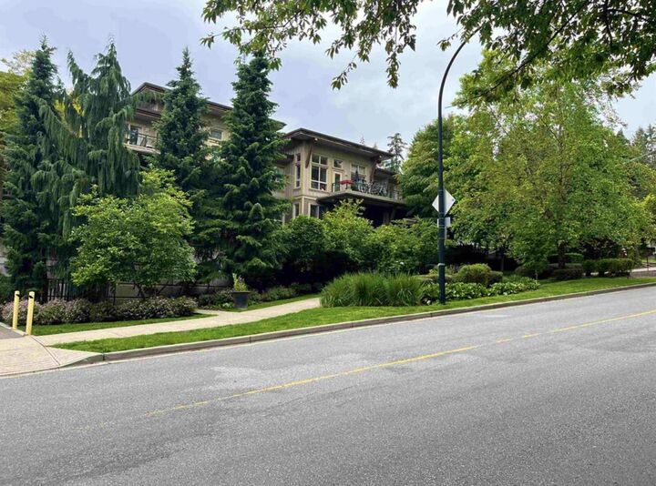 Property Photo: 1633 Mackay Avenue 317 BC V7P 0A2