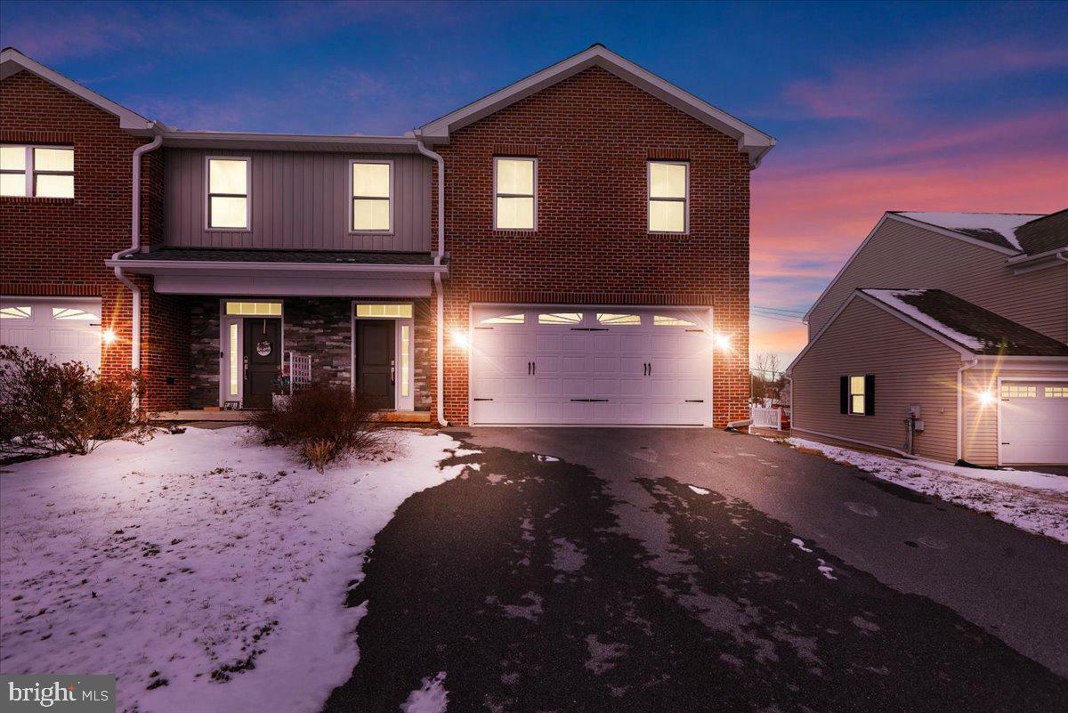 Property Photo:  3 Hull Court  PA 17603 