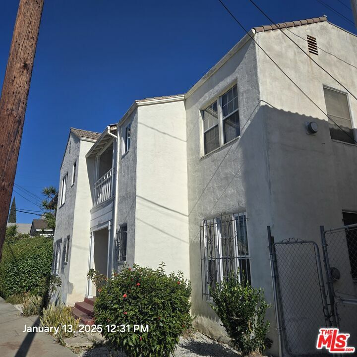 Property Photo:  232  N Belmont Ave 17  CA 90026 