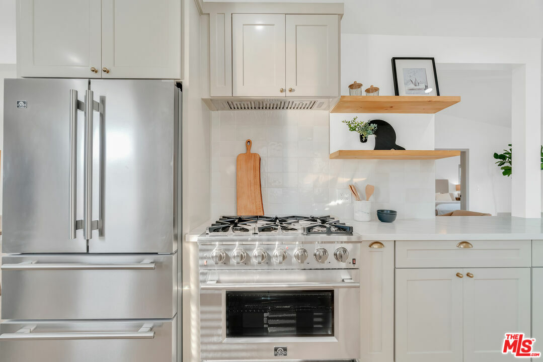 Property Photo: 8400 Croydon Ave CA 90045