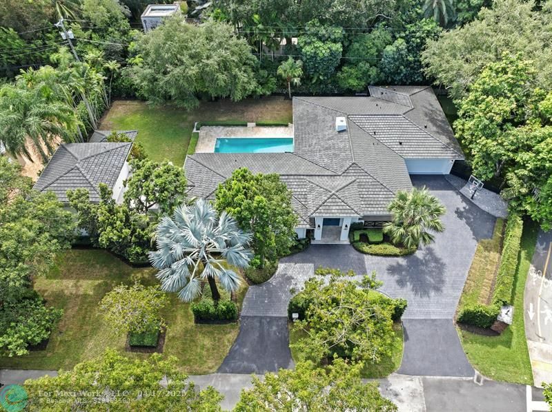 Property Photo: 690 Calatrava Ave FL 33143
