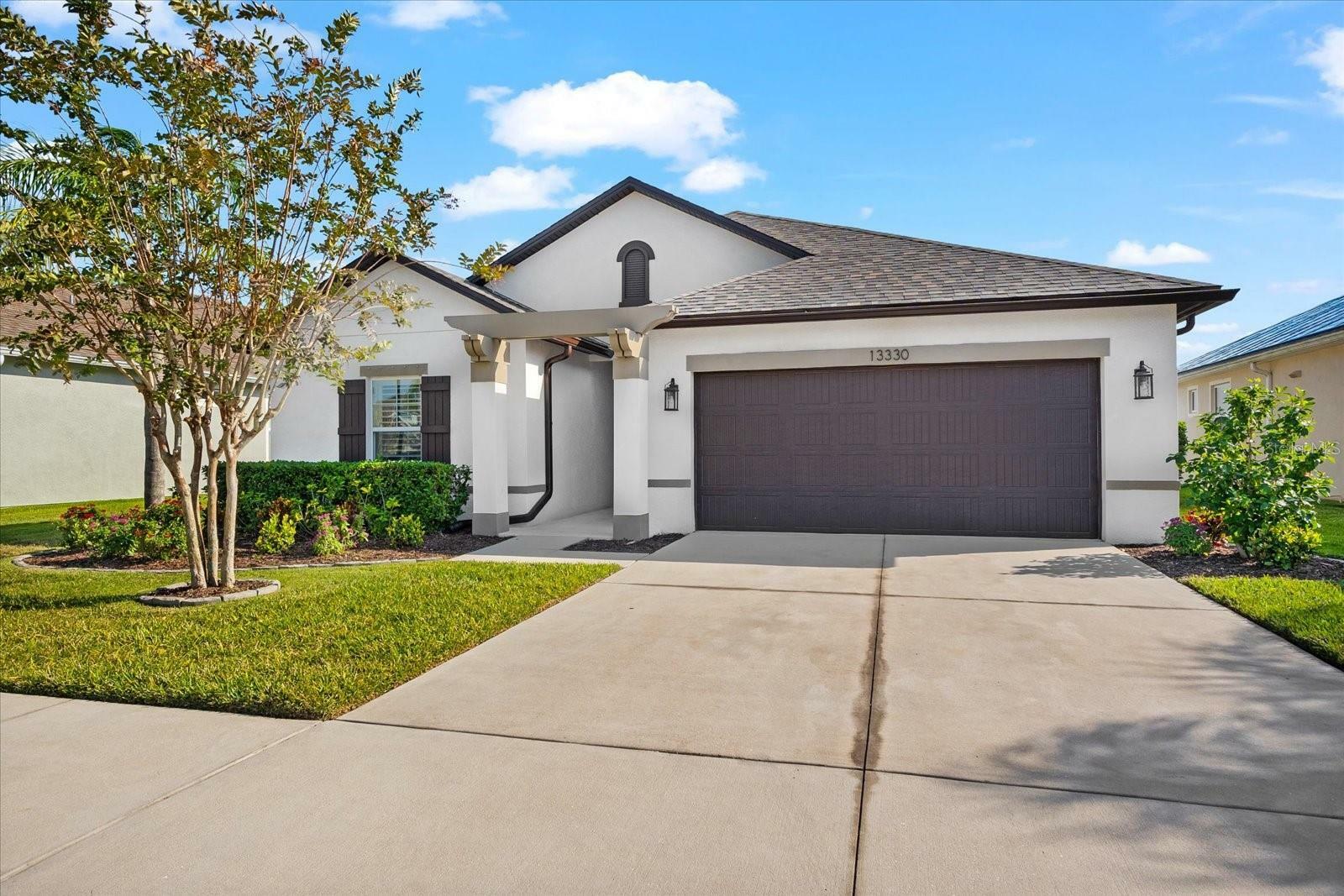 Property Photo:  13330 Palmera Vista Drive  FL 33579 