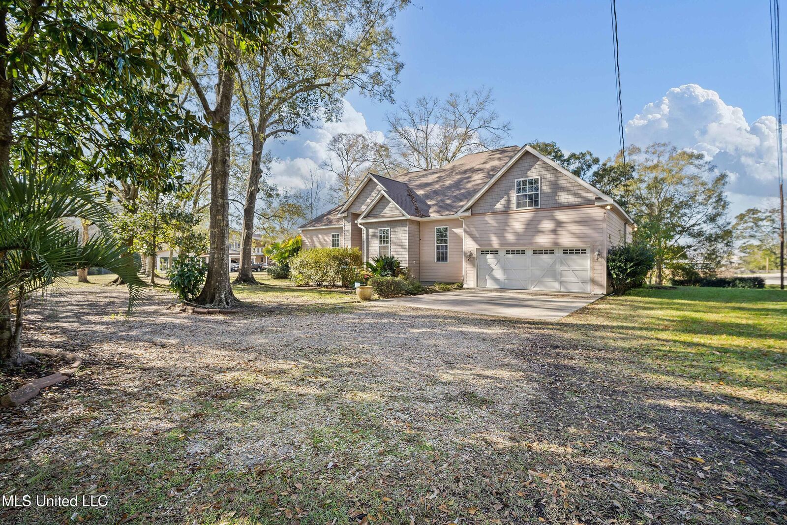 Property Photo: 3219 Choctaw Avenue MS 39563