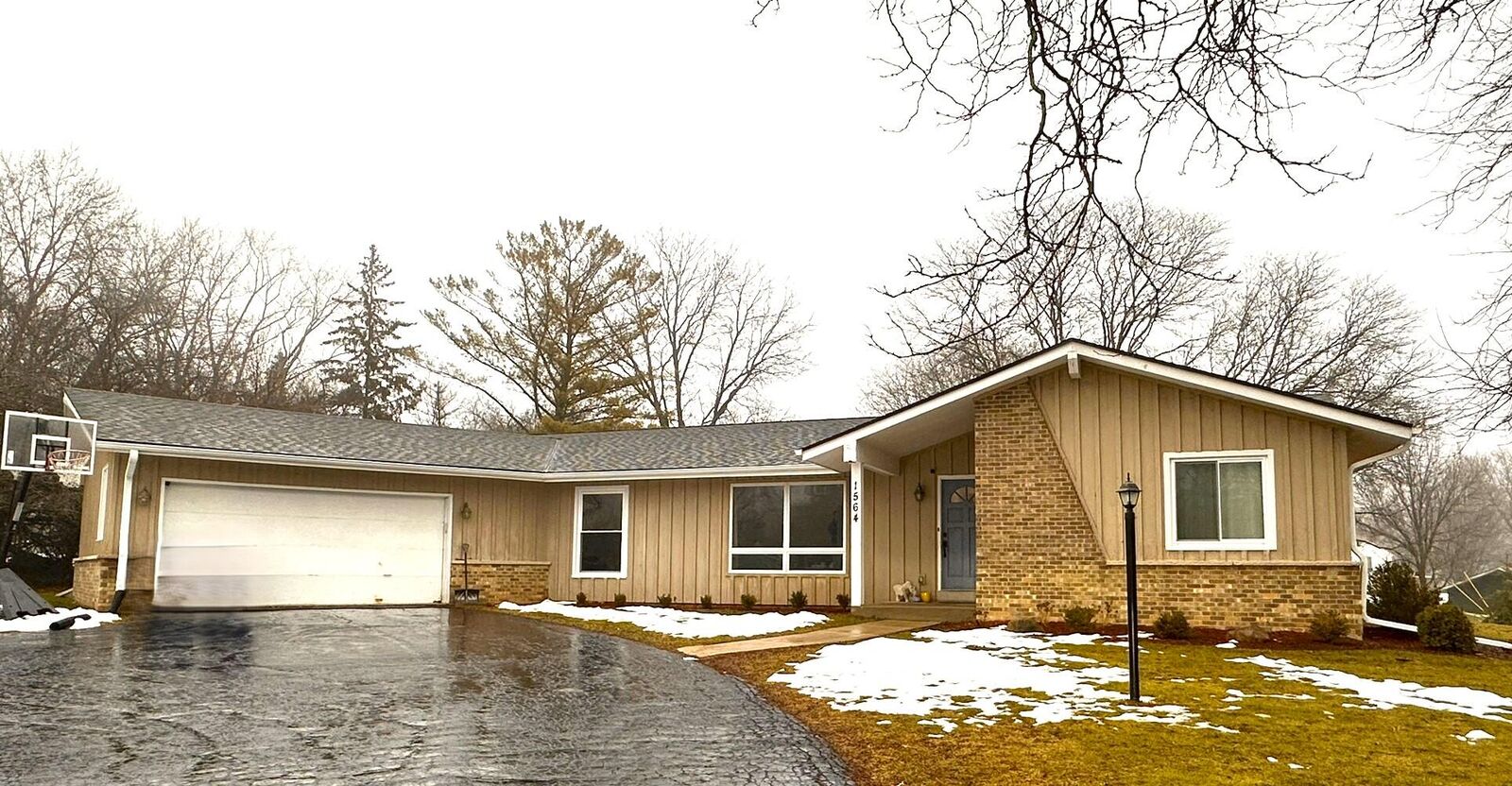 Property Photo:  1564 Crestview Dr  WI 53024 