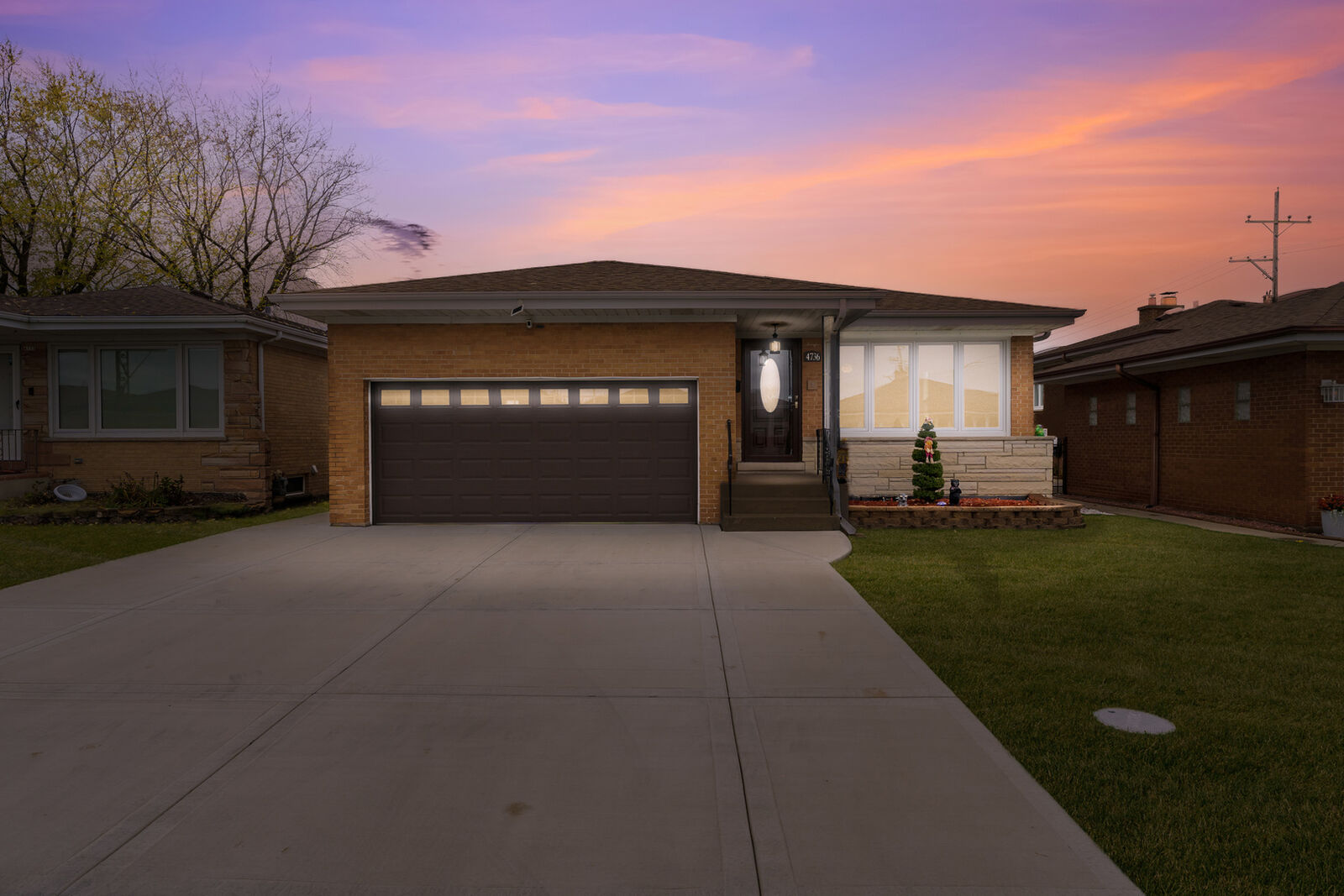 Property Photo: 4736 N Delphia Avenue IL 60656