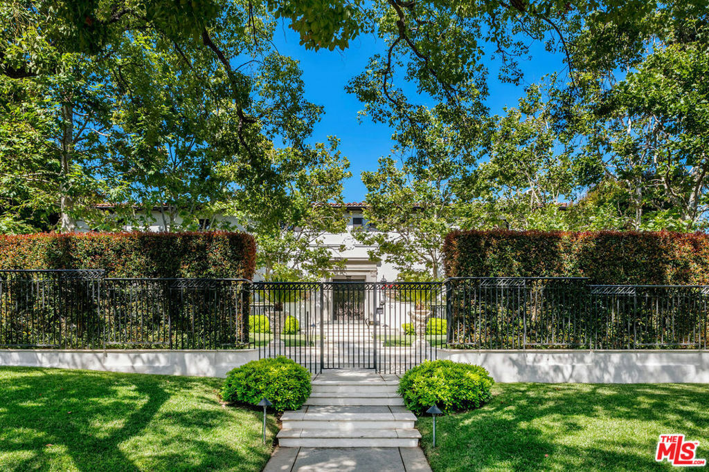 722 N Maple Drive  Beverly Hills CA 90210 photo