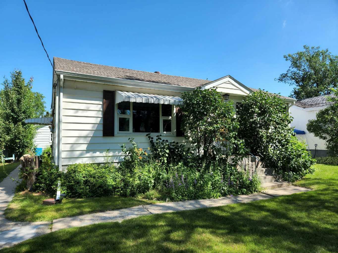 Property Photo:  4114 51 Street  AB T4N 1Z6 