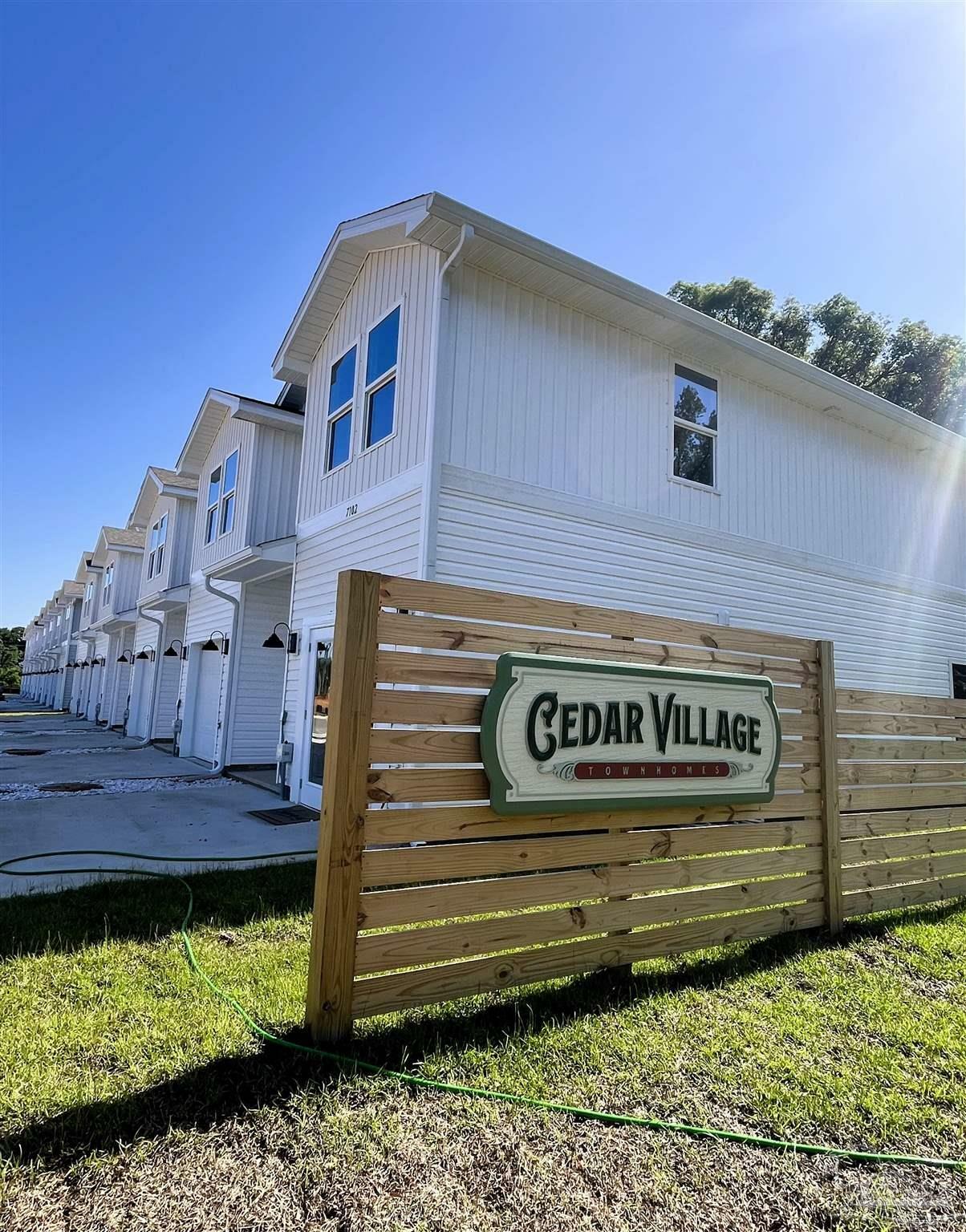 Property Photo: 7186 Village Ln FL 32504