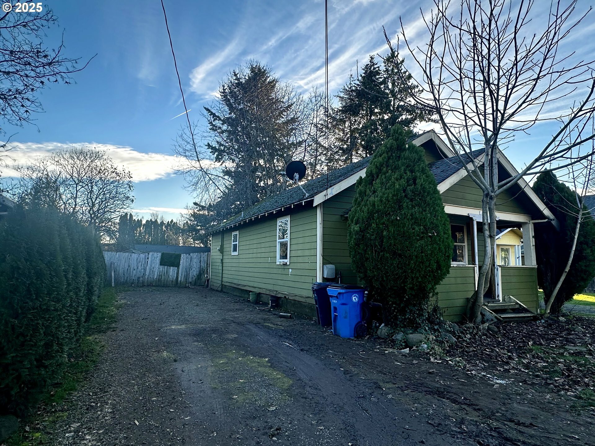 Property Photo:  1828 SE 6th Ave  WA 98607 