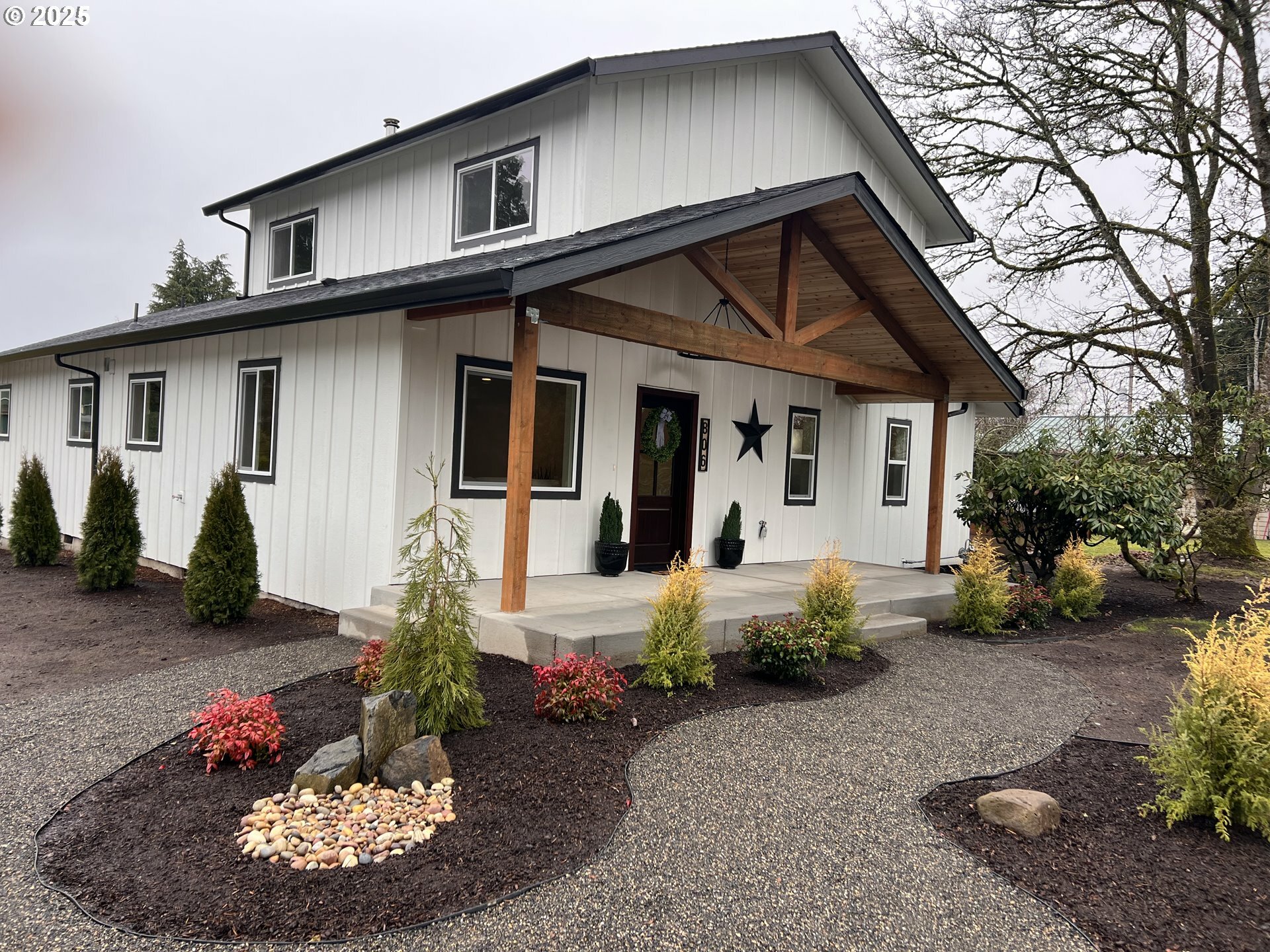 Property Photo:  806 N Parkway Ave  WA 98604 