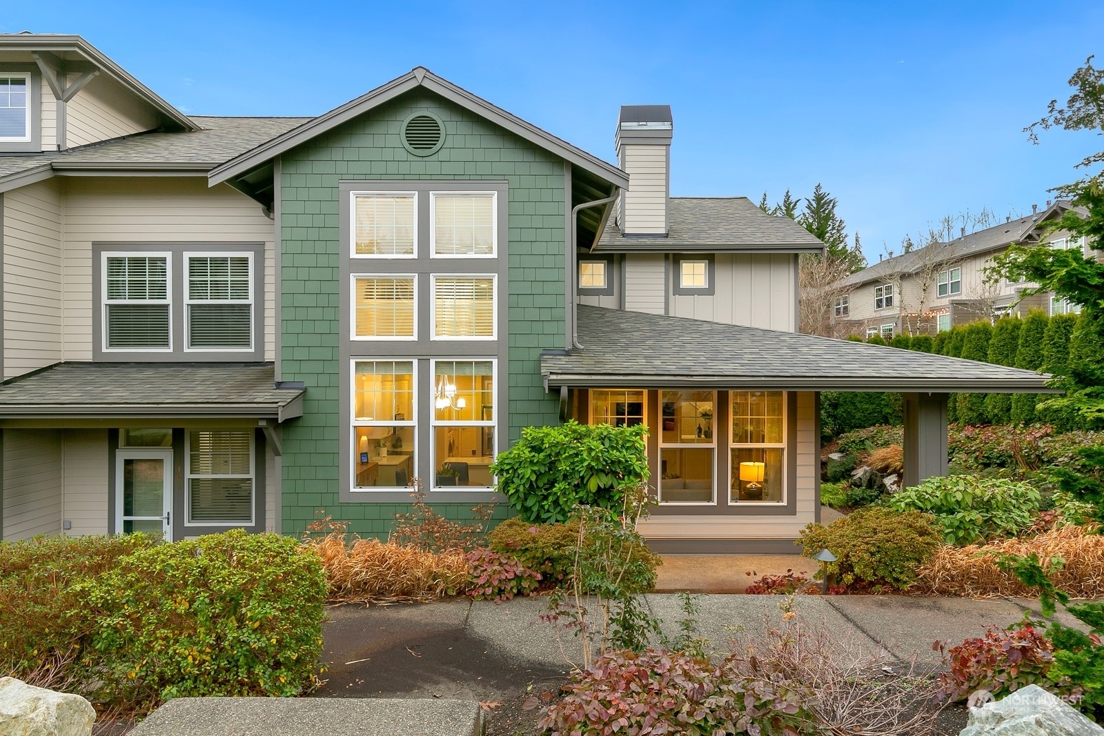 Property Photo:  7806  Fairway Avenue SE 1101  WA 98065 