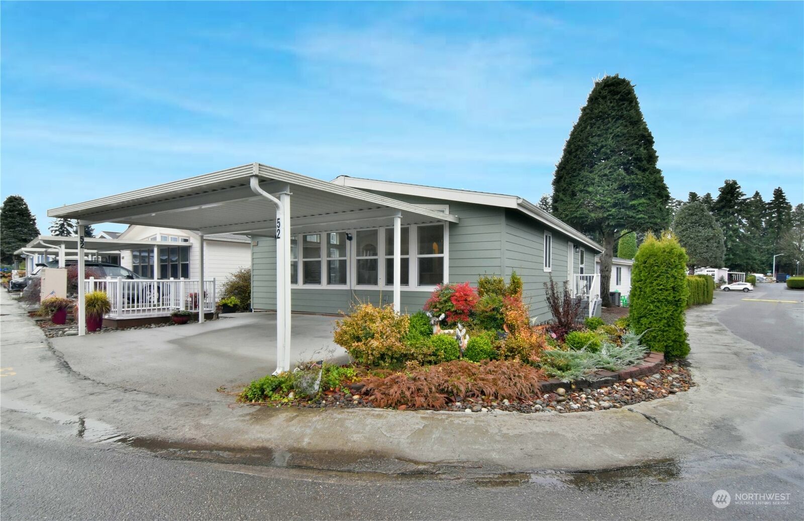 Property Photo:  23825  15th Avenue SE 52  WA 98021 