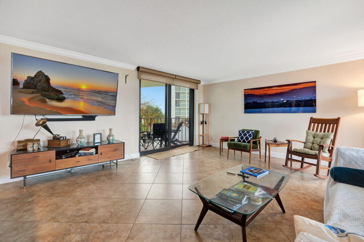 Property Photo: 5420 N Ocean Drive 206 FL 33404