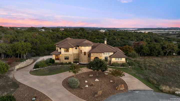 Property Photo: 1039 Bluewater Place TX 78070