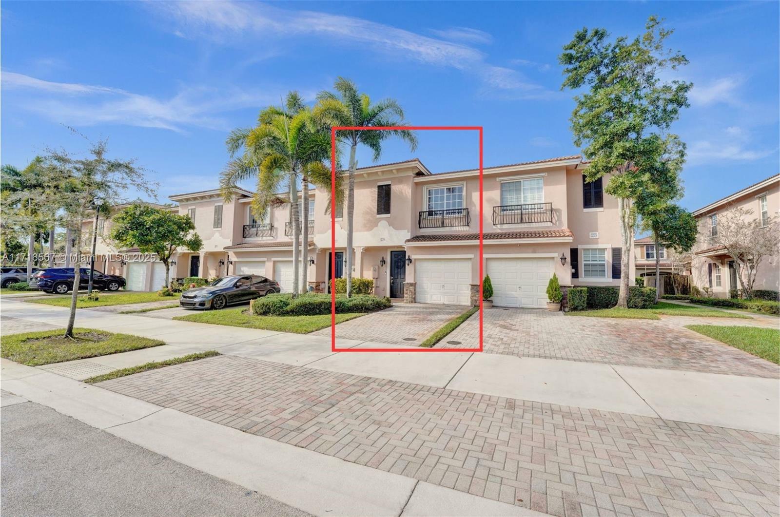 Property Photo:  225 Las Brisas Cir  FL 33326 