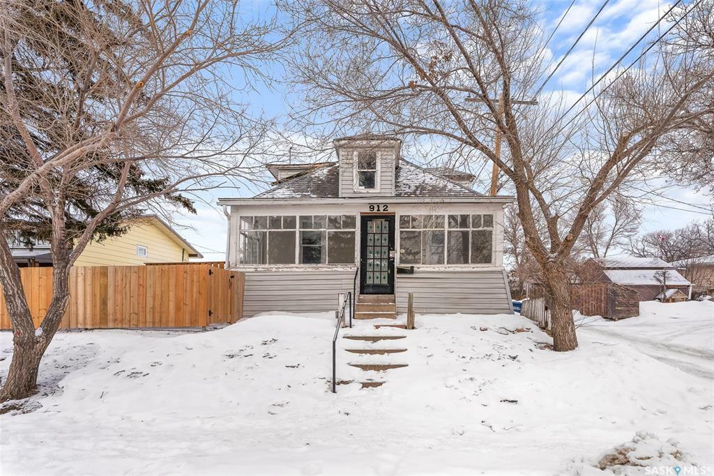 Property Photo:  912 Montgomery Street  SK S6H 2W8 