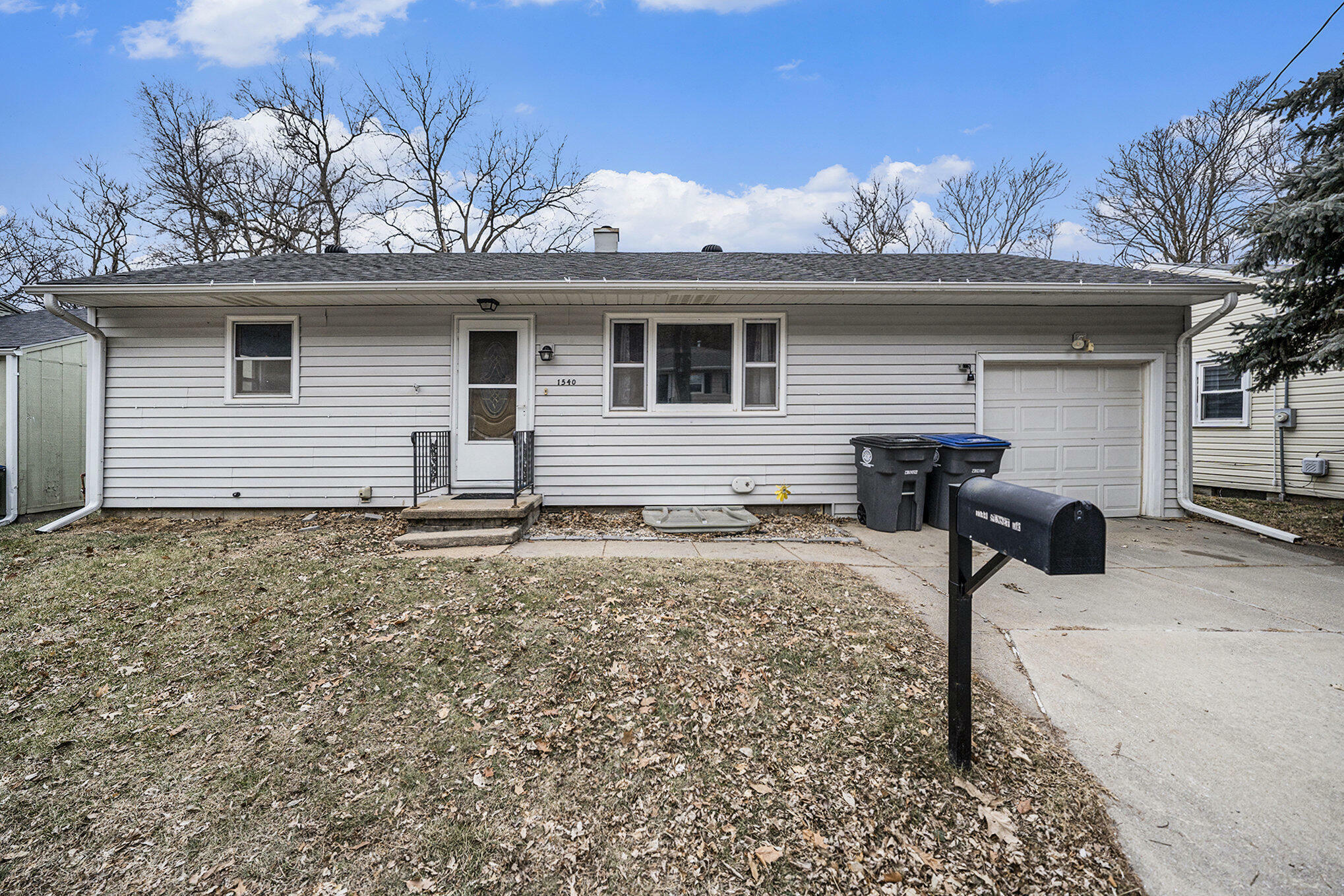 Property Photo:  1540 Sunset Drive  IA 51503 