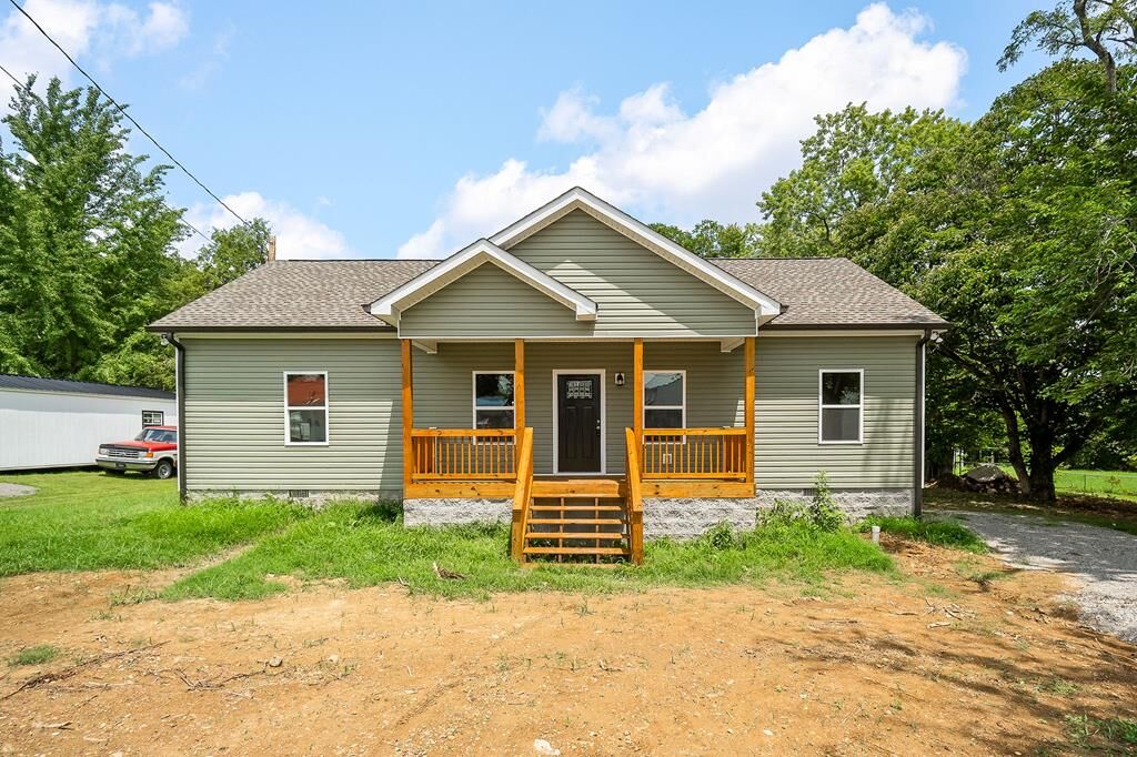 Property Photo:  104 E Bryant St  TN 37166 