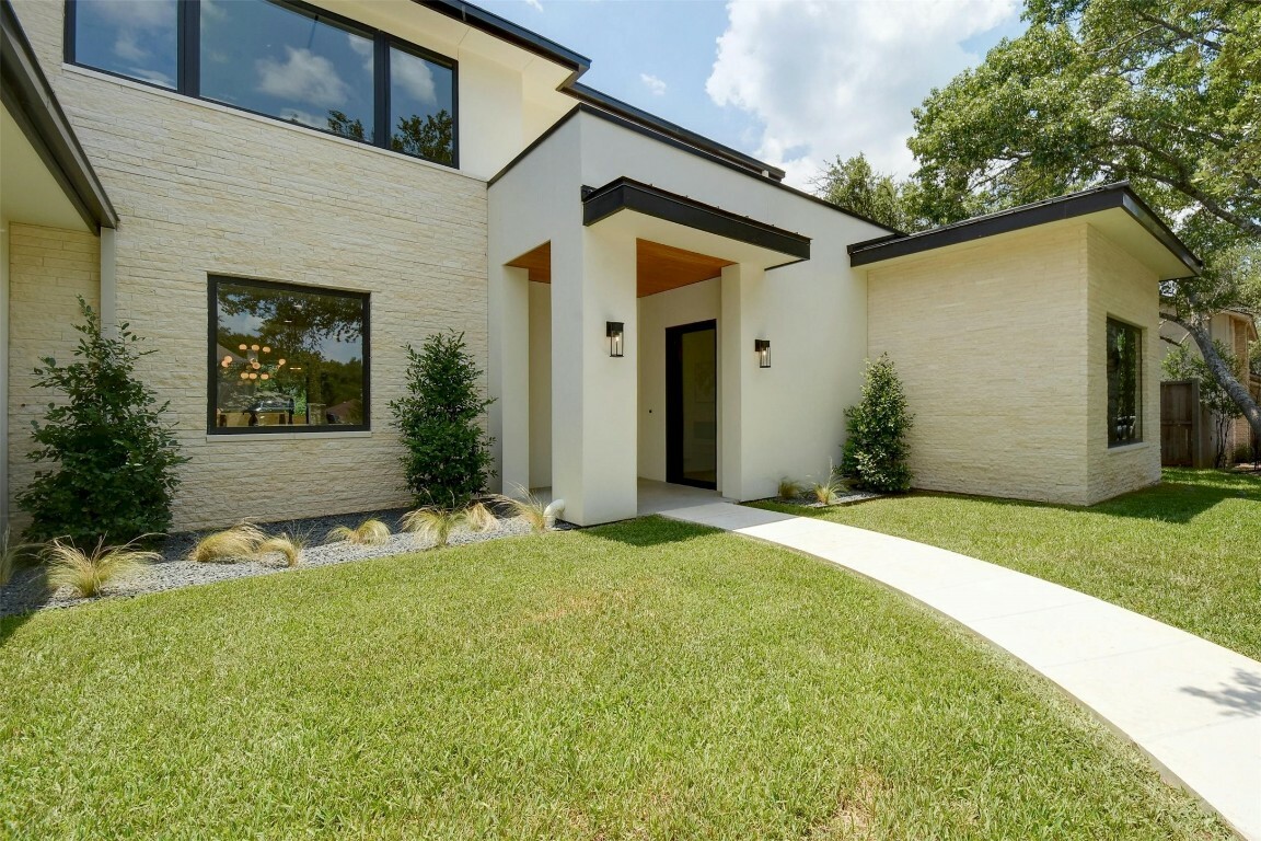 Property Photo:  1517 Ben Crenshaw Way  TX 78746 