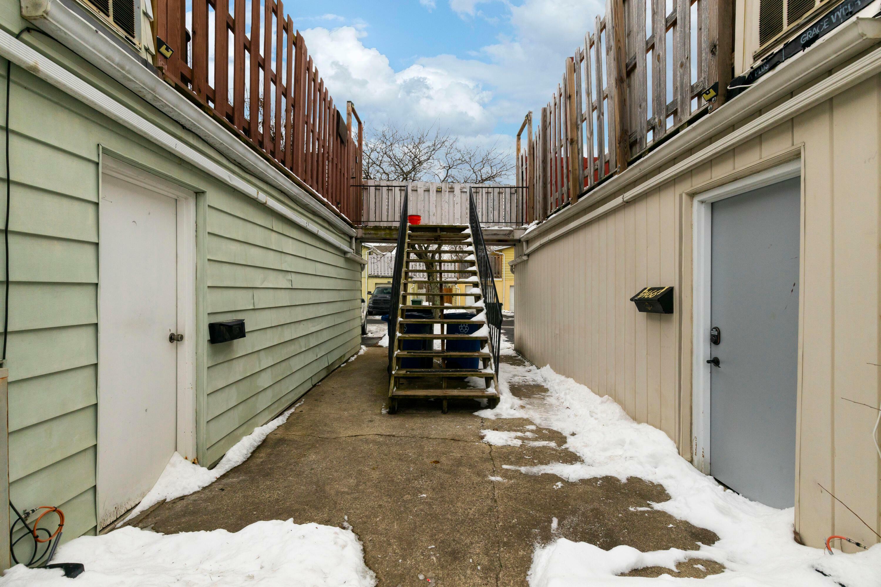 Property Photo:  2466 Nassau Drive  OH 43232 