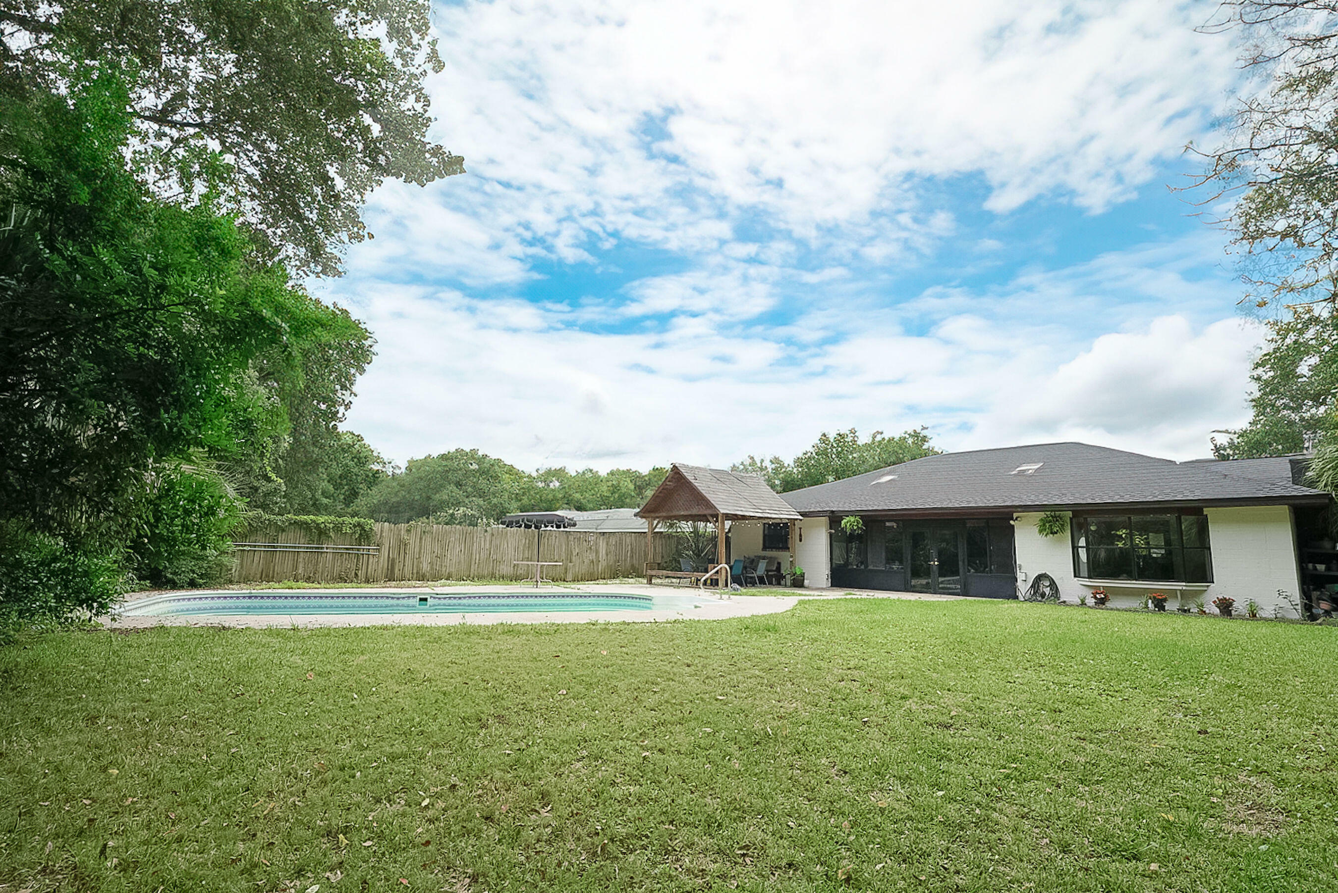 Property Photo:  108 SE Waynel Circle Circle  FL 32548 