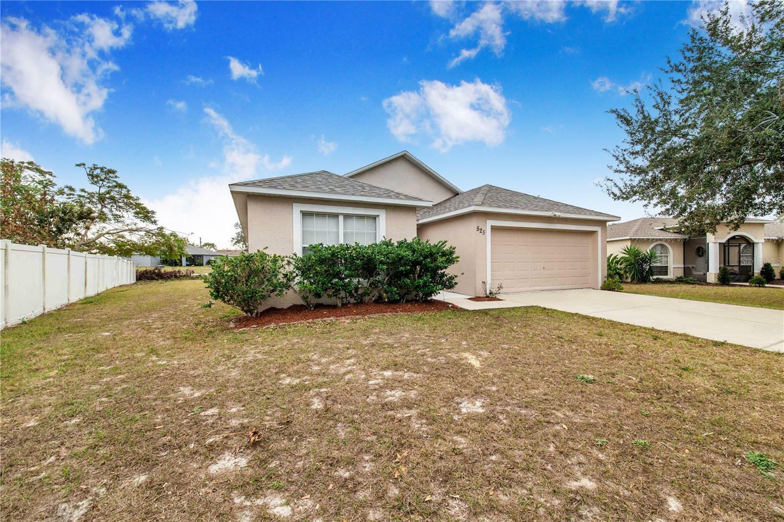 Property Photo:  525 Lakeview Court  FL 34759 