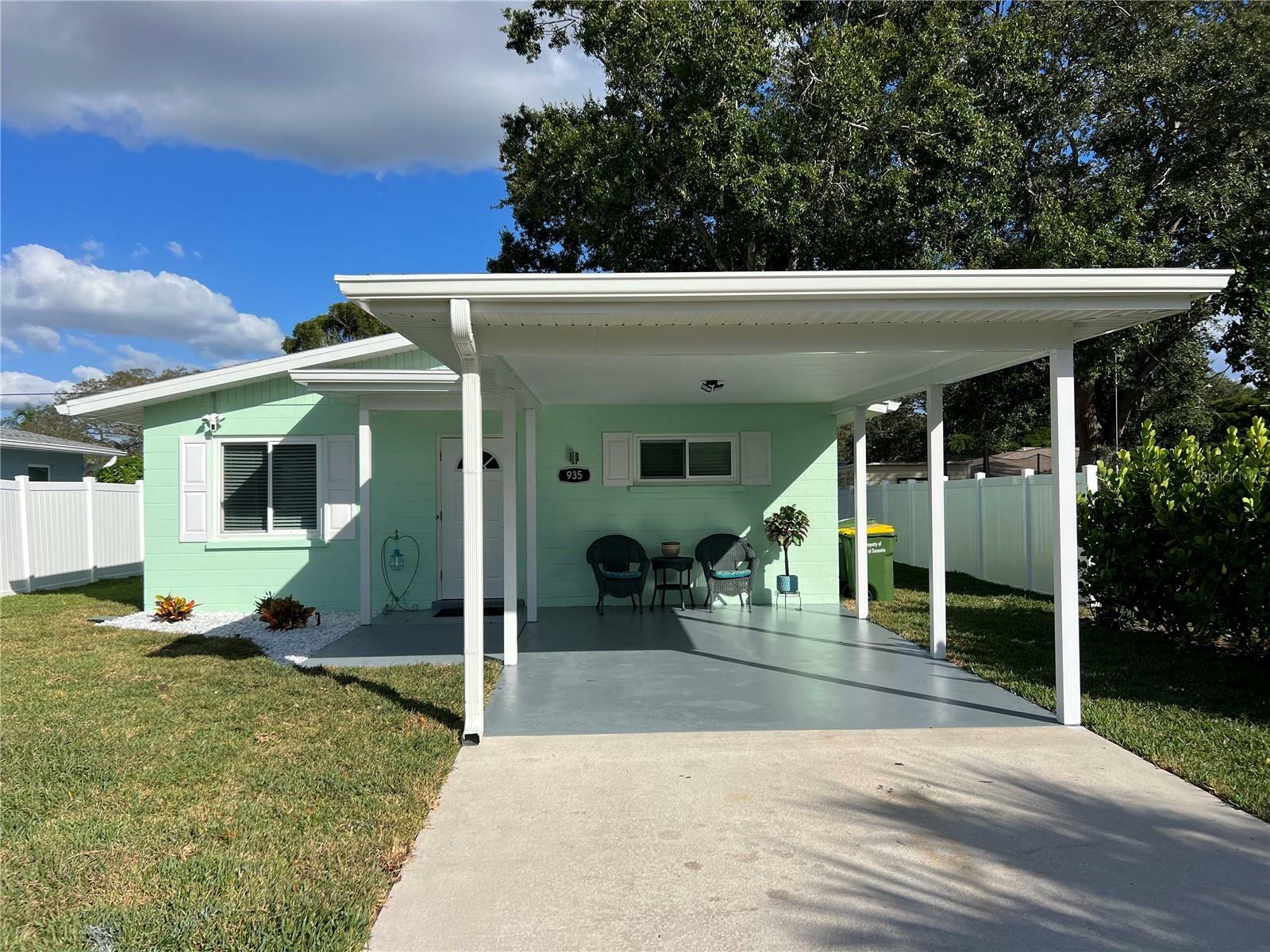 Property Photo: 935 Rhodes Avenue FL 34237