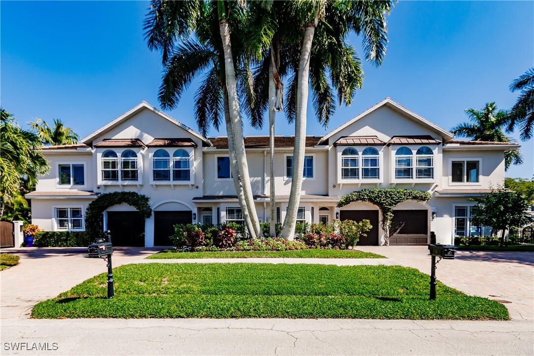 Property Photo: 165 5th Street S 3 FL 34102
