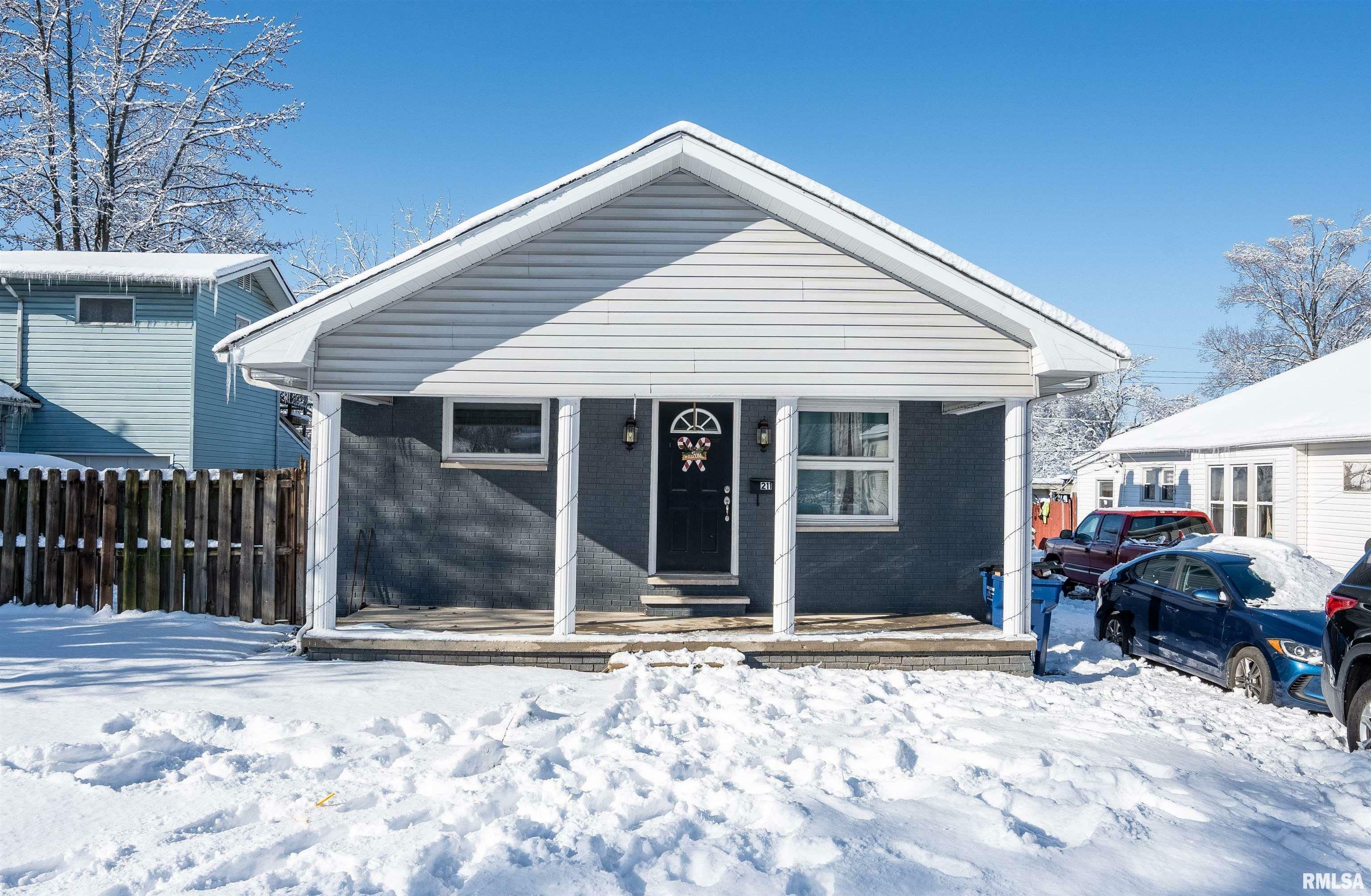 Property Photo:  211 N Washington Boulevard  IL 62896-1917 