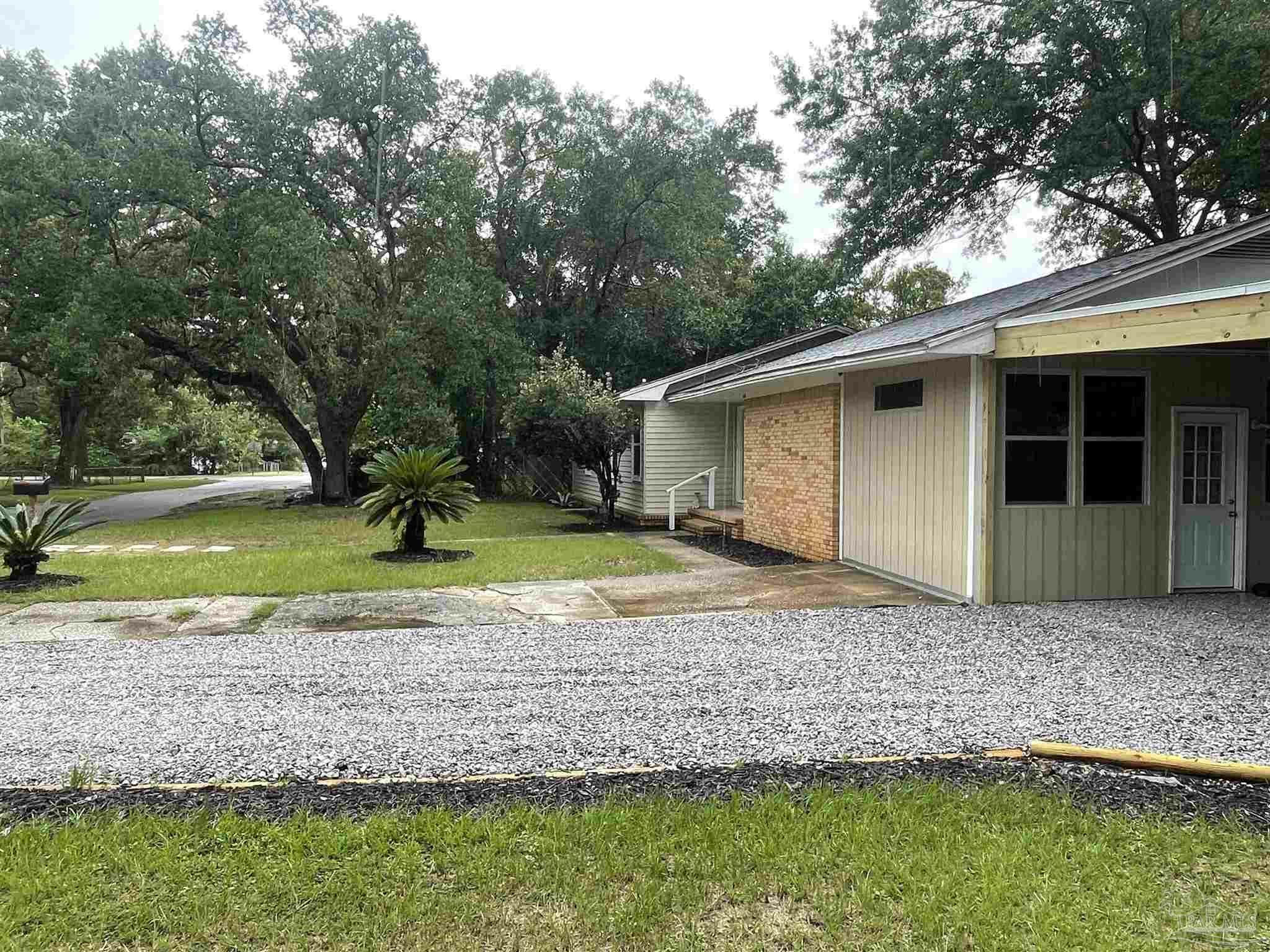 Property Photo:  650 Dunkirk St  FL 32534 