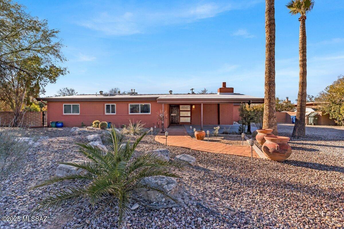 Property Photo: 420 S Essex Lane AZ 85711