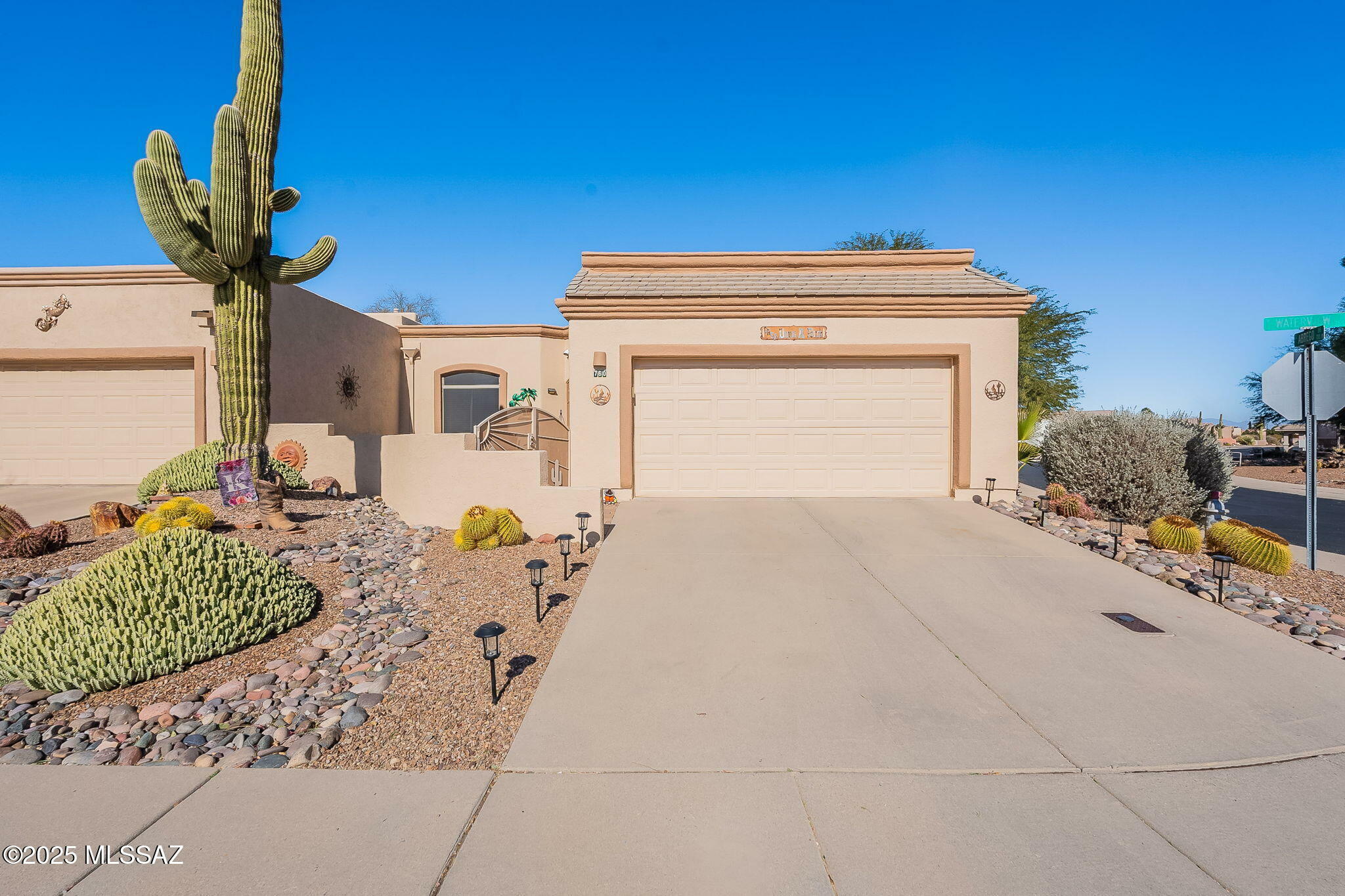 Property Photo:  760 W Waterview Drive  AZ 85614 