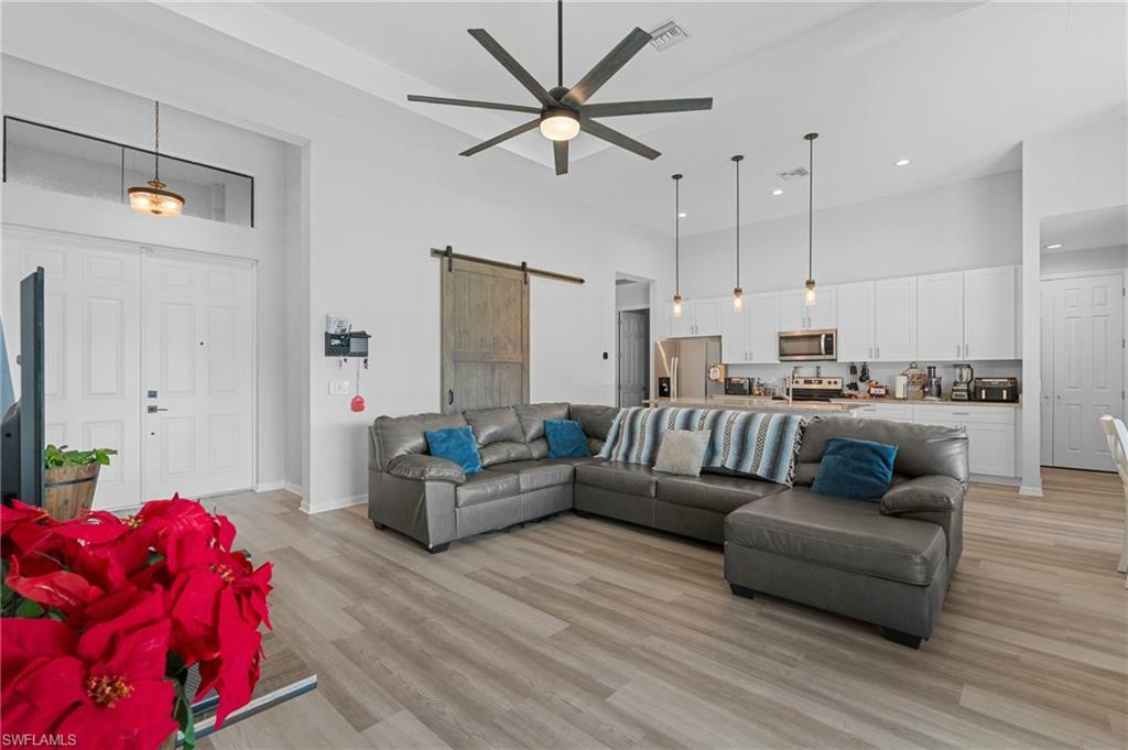 Property Photo:  2511 34th St SW  FL 33976 