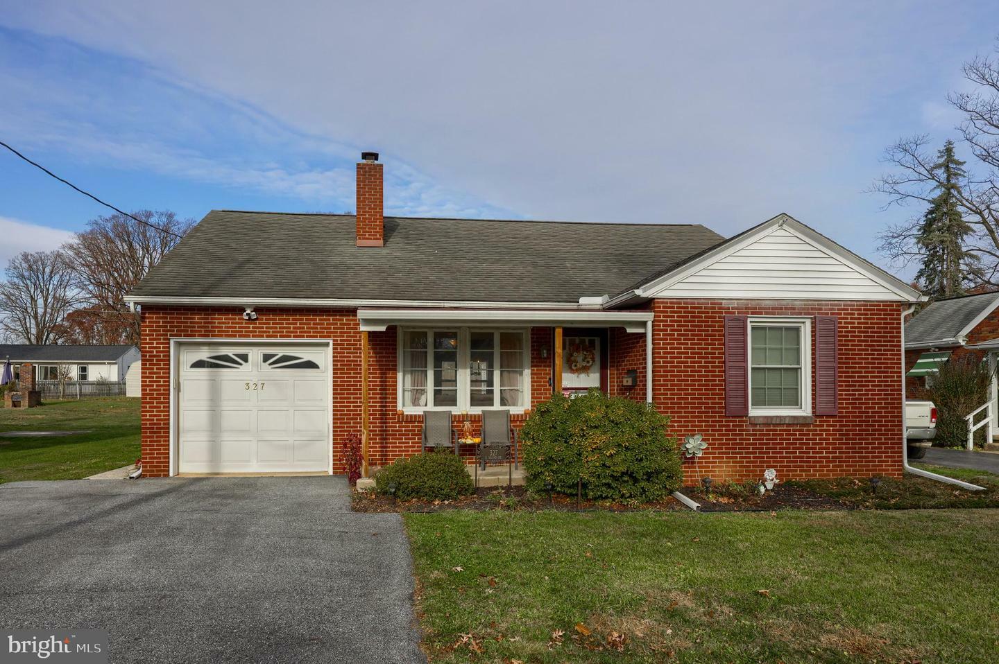 Property Photo:  327 E 2nd Avenue  PA 17543 