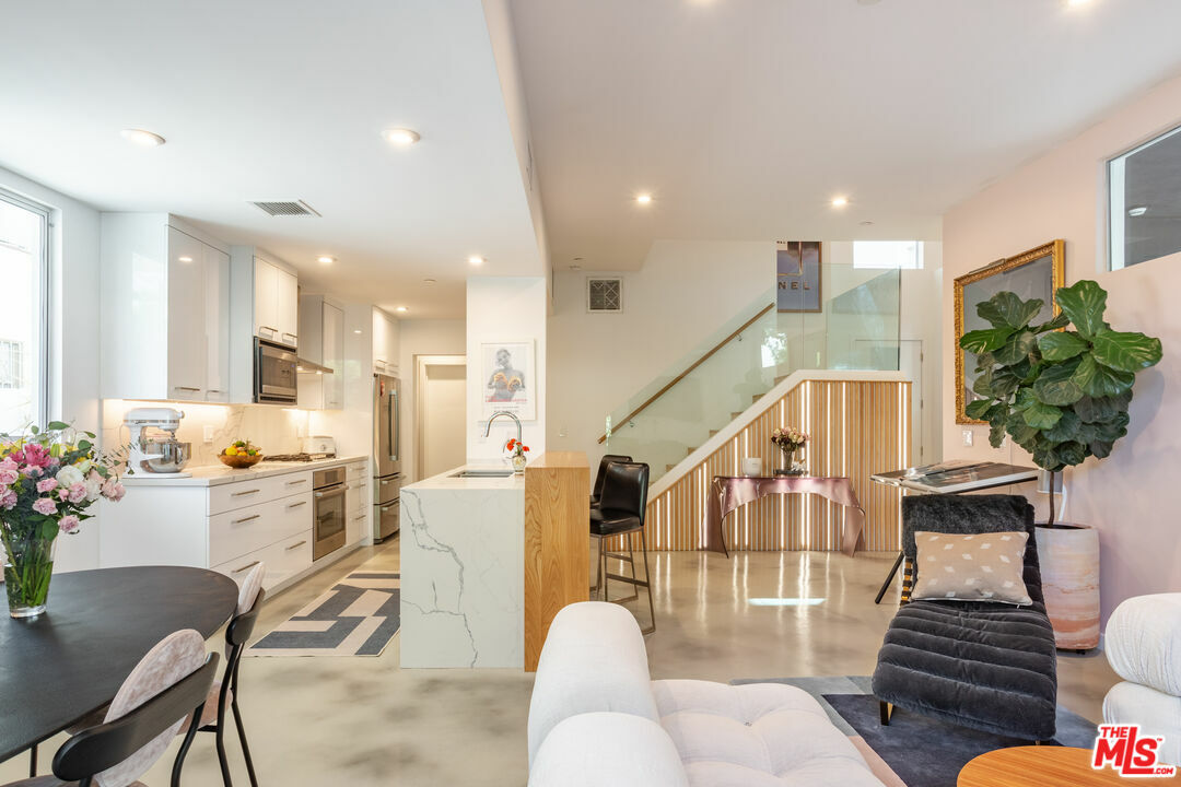 Property Photo: 507 N Orlando Ave CA 90048