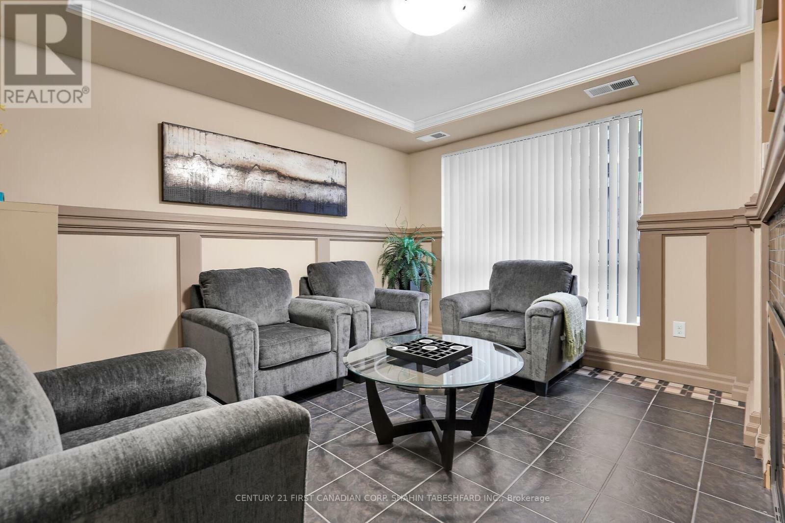 Property Photo:  1030 Coronation Drive 702  ON N6G 0G5 